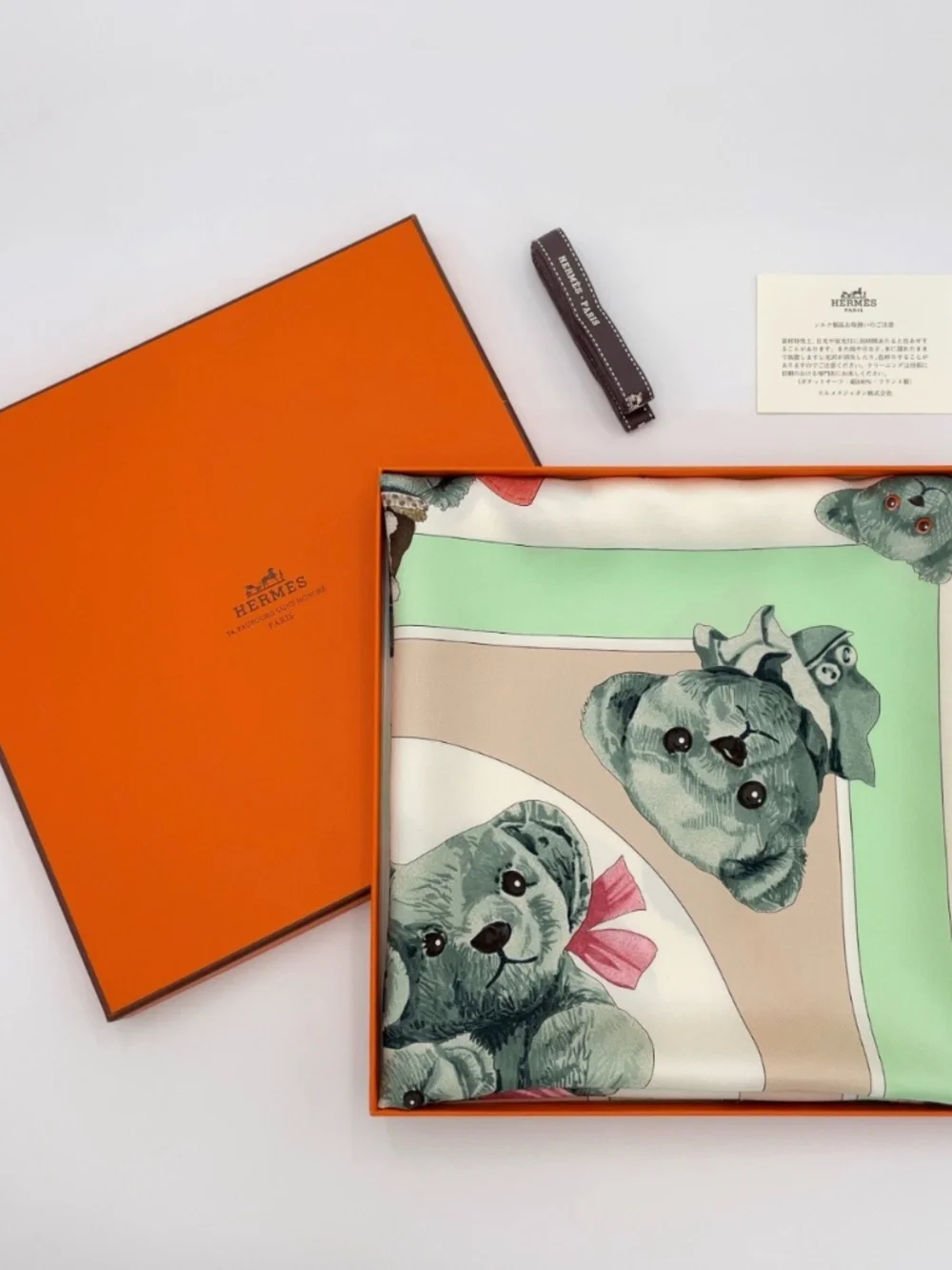 Authentic Hermes Carré 90 CONFIDENTS DES COEURS Silk Scarf W/Box
